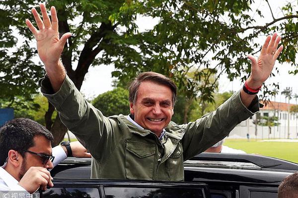 暴打鵜鶘！米切爾狂砍36分7板5助