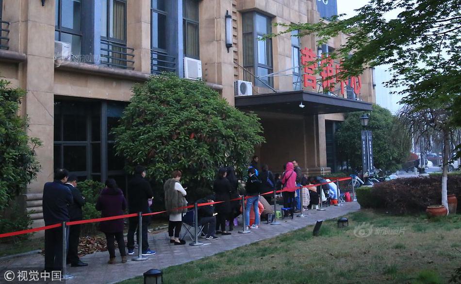 滕哈格：埃里克森似乎是腳踝的工作，現(xiàn)在傷情無法揭穿