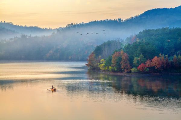 《戀與制作人》李澤言生日慶典 余生為期與他相守纏綿愛意