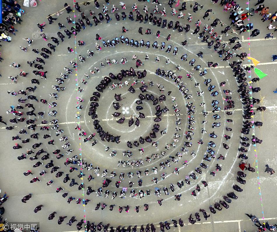 蒙蒂：布克擁有非常全面的進攻技巧