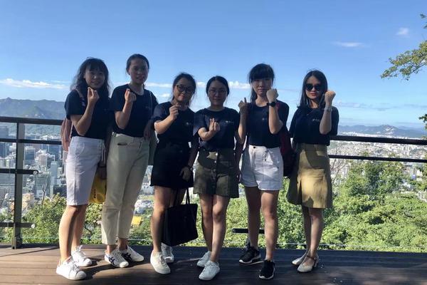 里弗斯：我依舊很看好西蒙斯