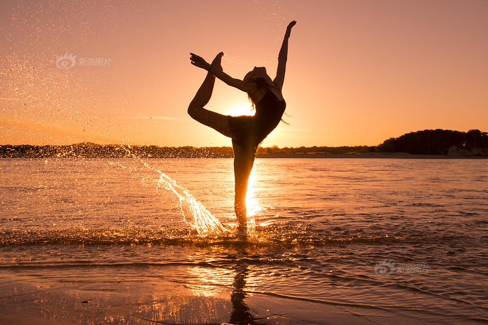 3D MOBA《無盡爭霸》英雄花式幫忙寫作業(yè)