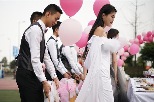 大將風范 《掃蕩三國》炫彩時裝系統(tǒng)亮相