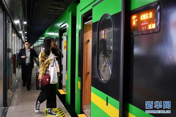 庫里發(fā)推為伍茲祈禱：快點恢復起來 為你和你家人祈禱！