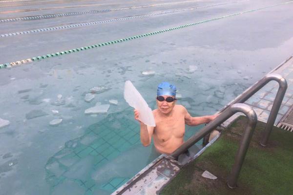 photoshop打造金屬質(zhì)感橙色藝術(shù)文字效果