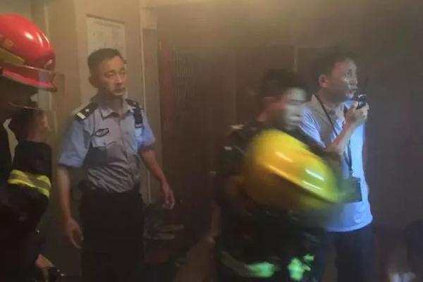 請一個白貓清理工，讓您踏網(wǎng)無痕