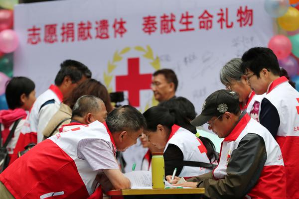 隨隊記者：熱火在2019年7月份曾試圖簽下考辛斯，但后者最終選擇加盟湖人