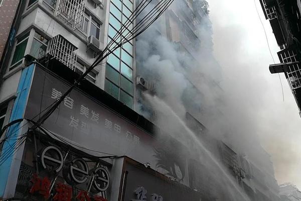 聯(lián)通iPhone套餐流量超支不提示惹質疑