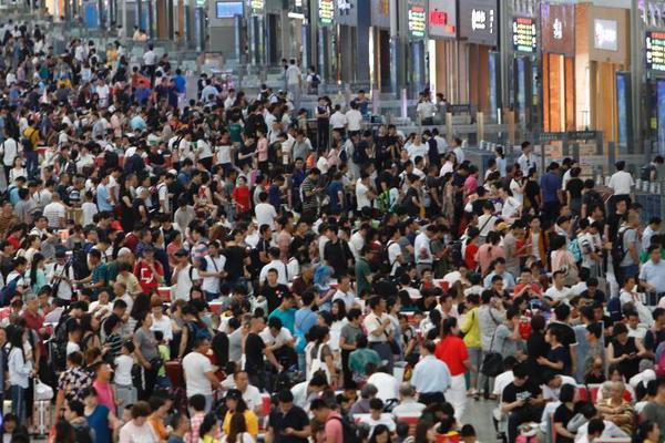 夏日聯(lián)賽湖人VS國王 布朗尼右手高挑上籃拿下湖人生計首分！