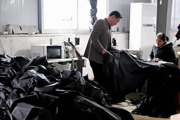 一載春秋，山河予卿《凌云諾》雙慶盛典與君共賀良辰！