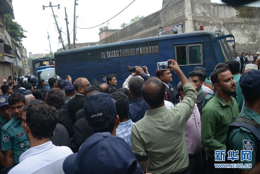 小清新與殺馬特的碰撞 《波波攢》時裝揭秘