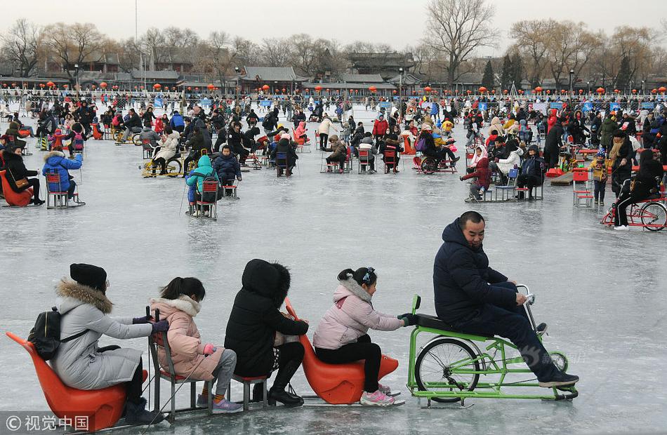 曼聯(lián)今年夏天方針之一是售賣馬夏爾，并簽定長時間為球隊效能前峰