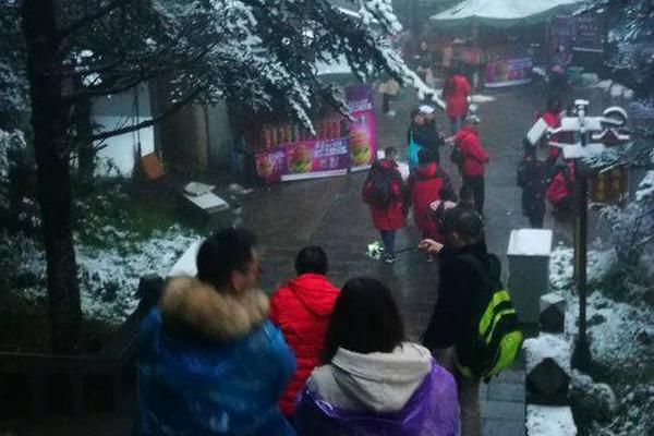 實況足球2012電梯球怎樣踢