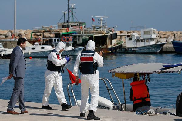 蒙蒂：布克一向都是目光灼灼 咱們壓根還沒(méi)讓他打完全場(chǎng)