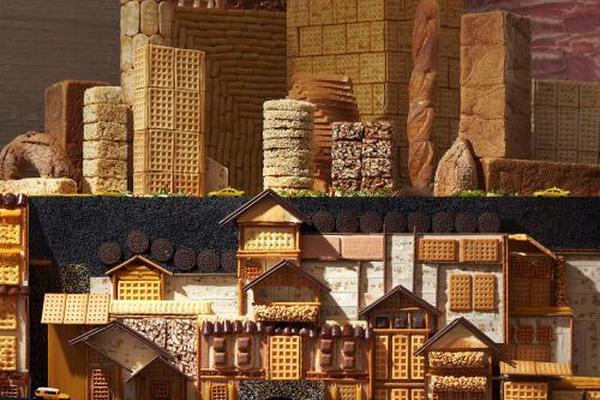 快船記者：沃爾現(xiàn)場調(diào)查船俠競賽 中場時與喬治爸爸媽媽坐一塊