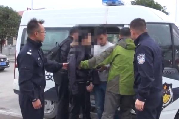 籃網(wǎng)跟隊記者：內(nèi)幕人士預計歐文會入湖 籃網(wǎng)人士祝勒布朗好運