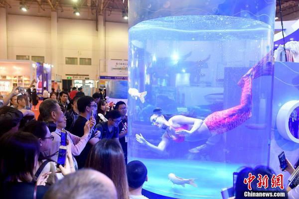 芬奇：上賽季唐斯遭到太多包夾 咱們有些球員對手底子不防