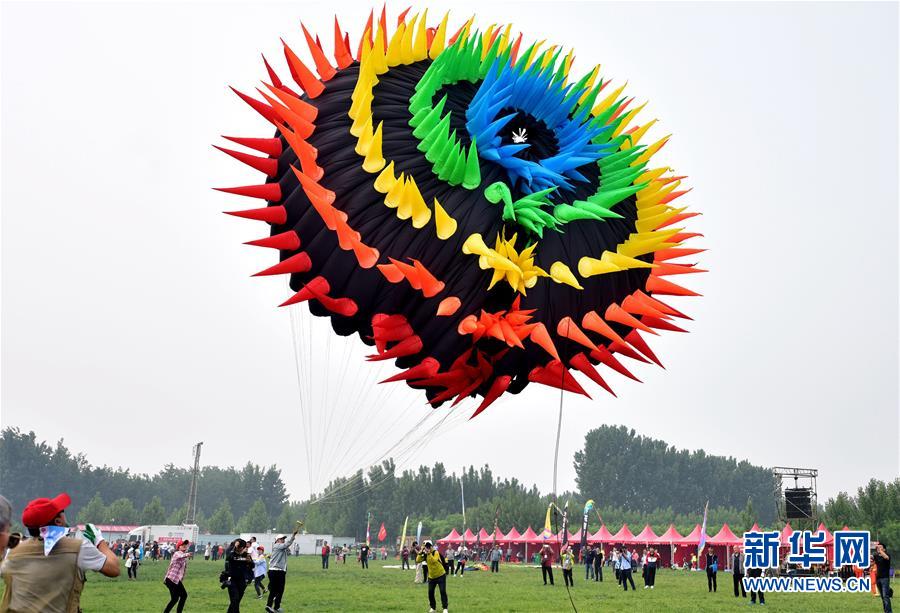 哈登連續(xù)13場比賽至少拿到15分5籃板5助攻，繼續(xù)刷新隊史記錄