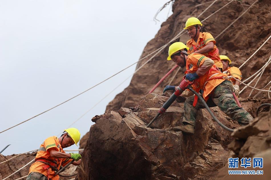 庫里：我們今年的表現(xiàn)非常不穩(wěn)定