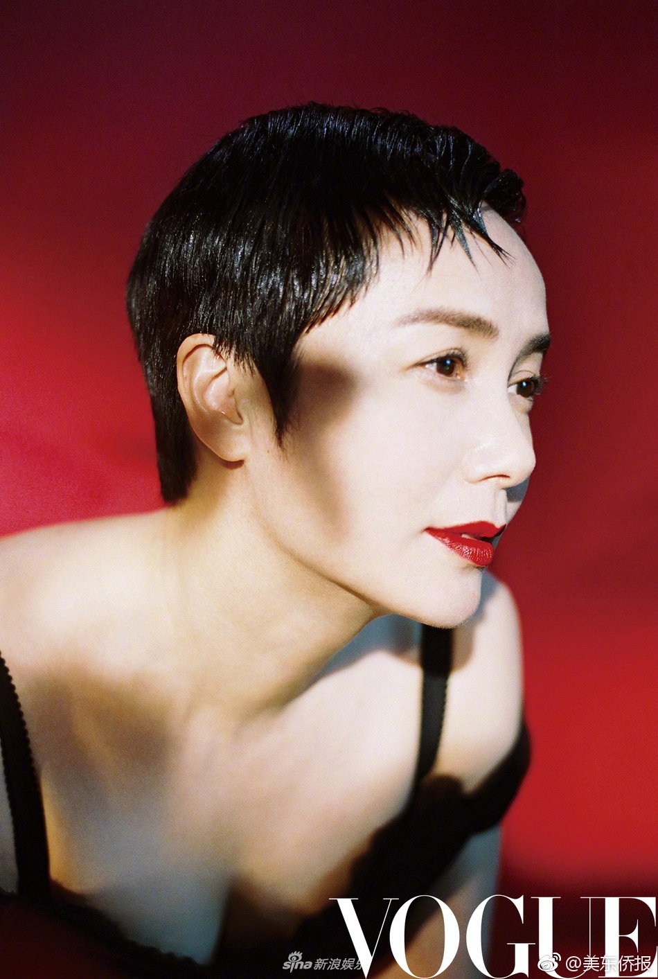 手游《烏合之眾》玩家表示美女角色太保守