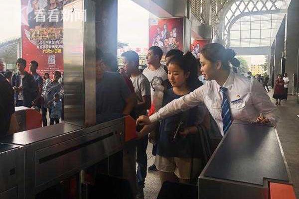 小熙解說毛毛蟲模擬器3d無敵版下載安裝 v1.0