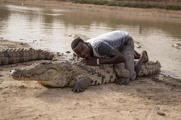 女子輸液被陌生男子拔針扎進(jìn)水桶 當(dāng)事人嚇傻了