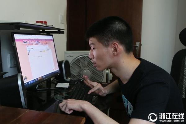 鯉魚解說巨石模擬器游戲中文版下載 v1.0