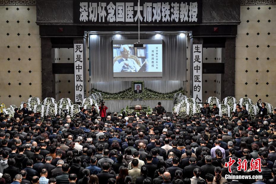 麥迪：考慮到運球以及創(chuàng)造力 歐文的技能包比庫里更豐富