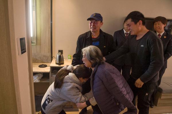 鮑威爾：想幫球隊在季后賽走得更遠 利拉德很想奪冠